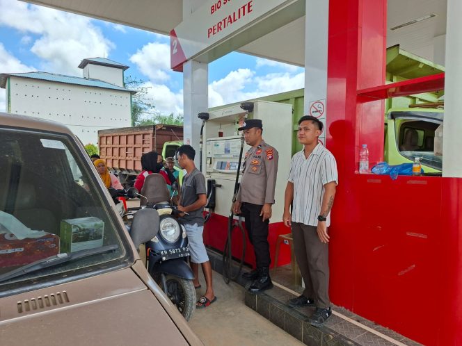
					POLSUBSKTOR DANAU SELULUK PATROLI SPBU 66.742.01 DI DESA RUNGAU RAYA