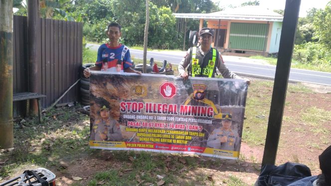 
					PERSONEL POLSEK PULAU PETAK LAKSANAKAN SOSIALISASI ILEGAL MINING KE MASYARAKAT GUNA PENCEGAHAN TAMBANG LIAR DI WILAYAH KECAMATAN PULAU PETAK