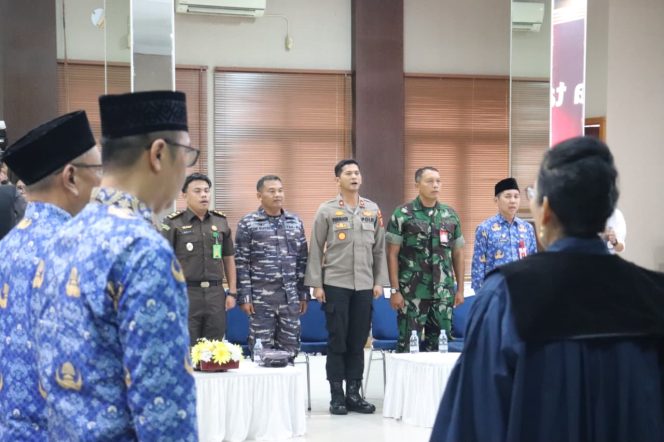 
					Wakapolres Kobar Hadiri Pelantikan Pejabat Pimpinan Tinggi Pratama Pemkab Kobar ‎