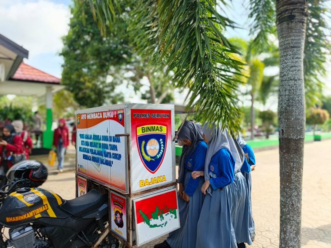
					SAT BINMAS POLRES SERUYAN GELAR BAJAKA DI SMA NEGERI 1 KUALA PEMBUANG, TUMBUHKAN MINAT BACA PELAJAR