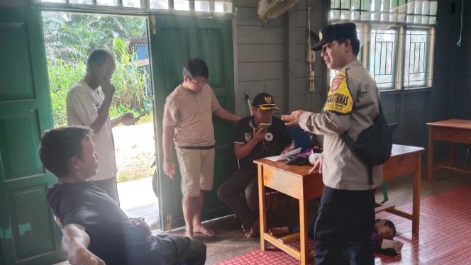 
					SELALU DEKAT DENGAN WARGA, BHABINKAMTIBMAS POLRES SERUYAN SAMBANG MASYARAKAT DESA PANIMBARAYA