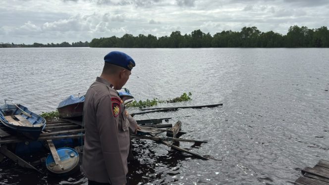 
					WASPADA SEBELUM TERJADI, POLRES SERUYAN TURUN LANGSUNG CEK DEBIT AIR DAS SERUYAN DI DERMAGA KUALA PEMBUANG
