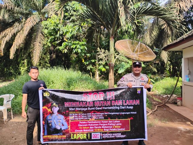 
					JAGA HUTAN JAGA MASA DEPAN, BHABINKAMTIBMAS POLRES SERUYAN DOOR TO DOOR SOSIALISASI LARANGAN BAKAR LAHAN DI DESA TELAGA PULANG
