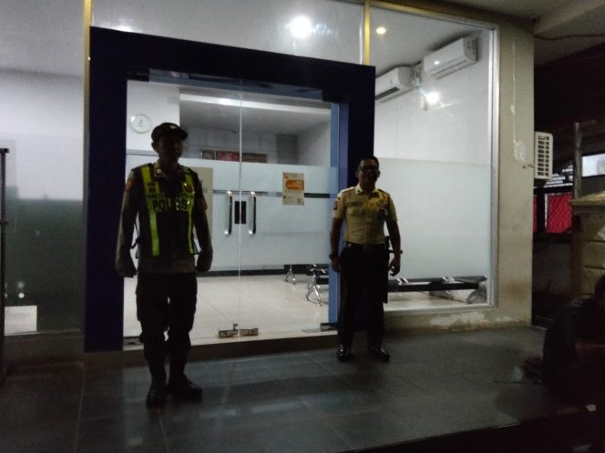 
					Jaga Kamtibmas Akhir Pekan, Polsek Kapuas Barat Gelar Patroli Rawan Malam Sasar Objek Vital Hingga Pemukiman