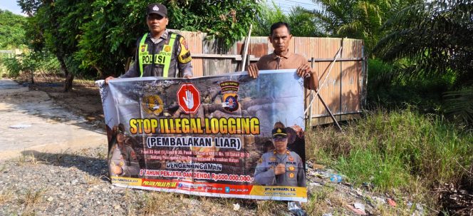 
					SOSIALISASI PENEBANGAN HUTAN SECARA LIAR (ILEGAL LOGING) OLEH PERSONIL POLSEK PULAU PETAK