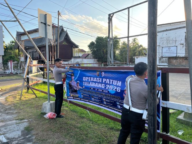 
					SATLANTAS POLRES SERUYAN PASANG SPANDUK, SOSIALISASIKAN OPERASI PATUH TELABANG 2026