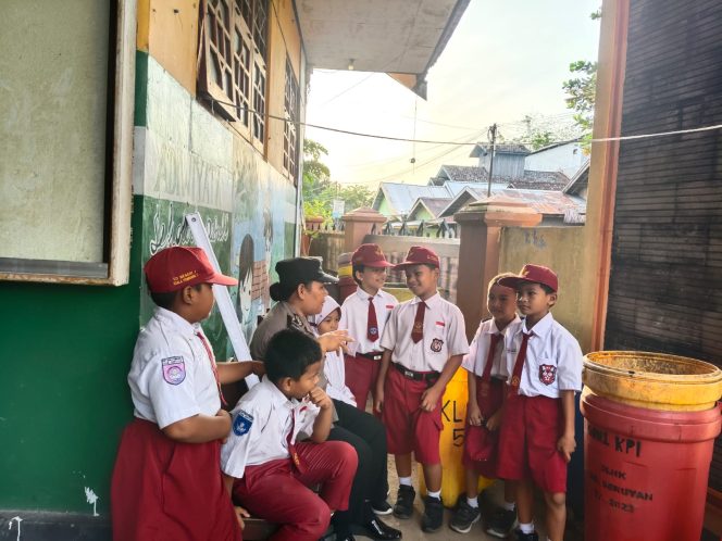 
					SAT BINMAS POLRES SERUYAN GELAR SERMA SEKAR DI SDN 1 KUALA PEMBUANG, EDUKASI PELAJAR CEGAH KENAKALAN REMAJA