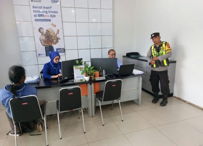 
					Antisipasi Kriminalitas, Polsek Kapuas Barat Intensifkan Patroli Objek Vital di Bank BRI Mandomai