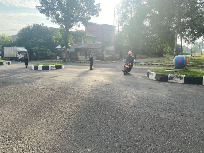 
					Urai Titik Jenuh Kendaraan, Sat Samapta Polres Sukamara Siaga Kendalikan Mobilitas Jalan Raya