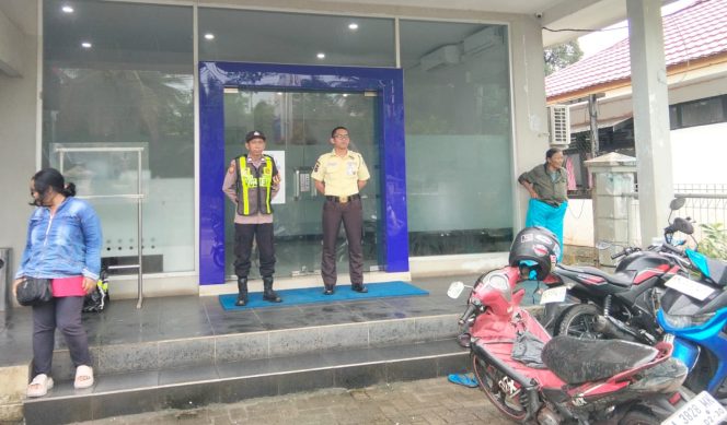 
					Jamin Keamanan Objek Vital, Polsek Kapuas Barat Intensifkan Patroli di Bank BRI KCP Mandomai