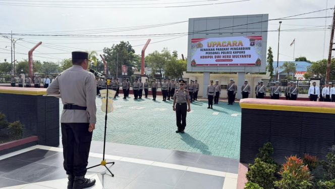 
					Bentuk Penghargaan atas Dedikasi, Polres Kapuas Gelar Upacara Kenaikan Pangkat Pengabdian