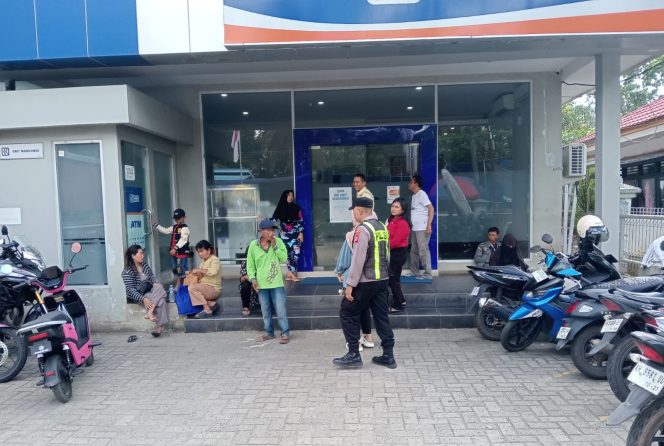 
					Cegah Aksi Kriminal di Objek Vital, Polsek Kapuas Barat Tingkatkan Patroli di Bank BRI Cabang Mandomai