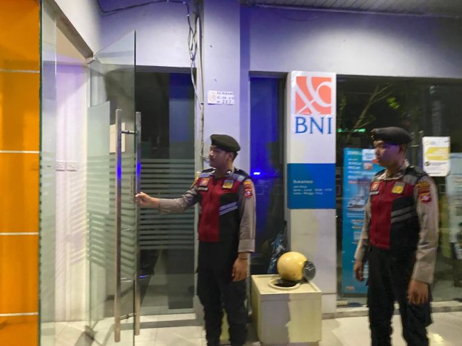 
					Kawal Fasilitas Transaksi Publik, Sat Samapta Polres Sukamara Kontrol Keamanan Bank BNI