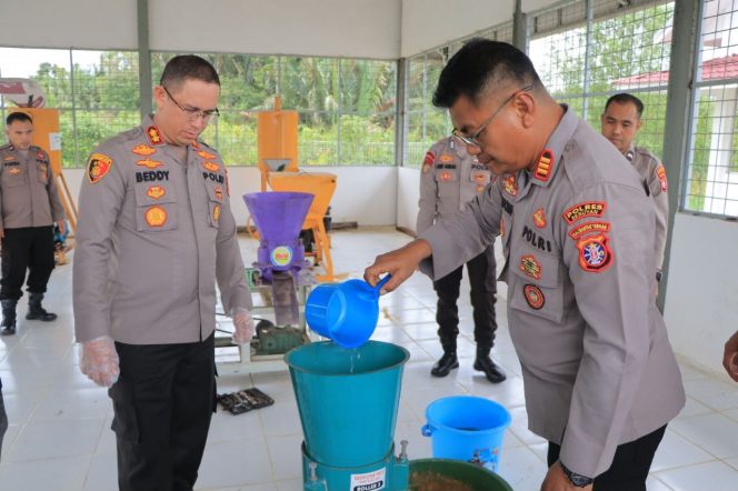 
					Optimalkan Hasil Pertanian Lokal, Polres Seruyan Produksi Pakan Ternak Berbahan Jagung