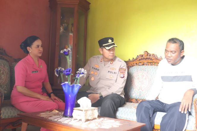 
					Kapolres Kobar dan Bhayangkari Anjangsana ke Personel Sakit Menahun Sambut Hari Bhayangkara ke-80