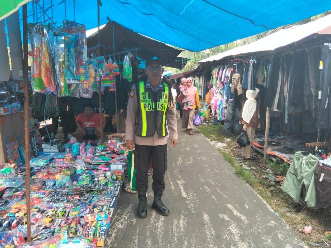 
					Jaga Kamtibmas Tetap Kondusif, Polsek Kapuas Barat Gelar Patroli Rutin di Pasar Mingguan Mandomai