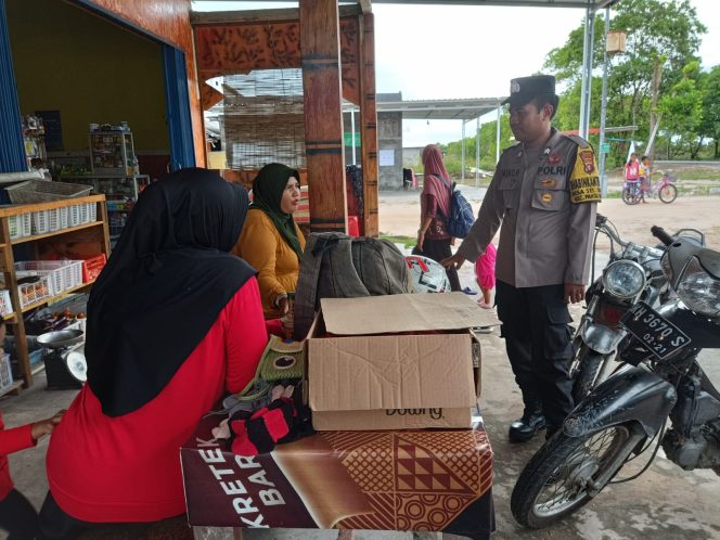 
					Jaga Kamtibmas Wilayah Pesisir, Polsek Pantai Lunci Optimalkan Patroli Dialogis Pagi Hari
