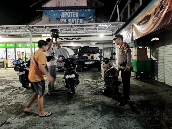
					Personel Polres Barito Utara Laksanakan Patroli Malam dan Sosialisasi Kamtibmas kepada Masyarakat