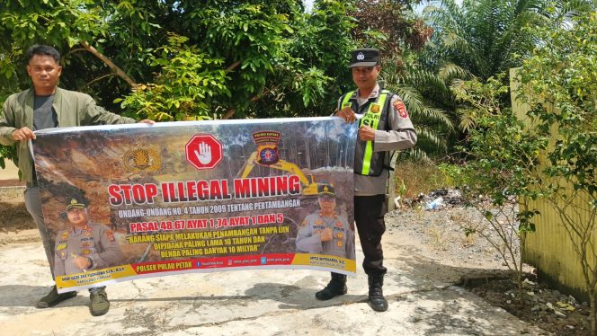 
					PERSONEL POLSEK PULAU PETAK LAKSANAKAN SOSIALISASI ILEGAL MINING KE MASYARAKAT GUNA PENCEGAHAN TAMBANG LIAR DI WILAYAH KECAMATAN PULAU PETAK