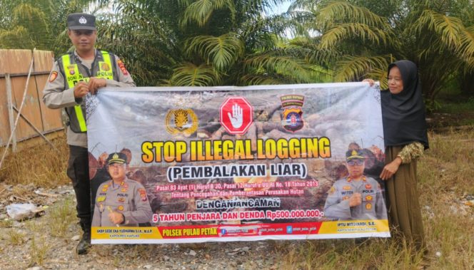 
					SOSIALISASI PENEBANGAN HUTAN SECARA LIAR (ILEGAL LOGING) OLEH PERSONIL POLSEK PULAU PETAK