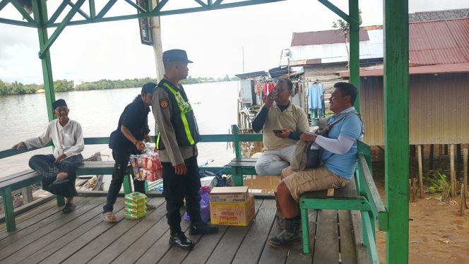 
					PERSONIL POLSEK PULAU PETAK LAKSANAKAN PATROLI DIALOGIS KE DESA-DESA WILAYAH KECAMATAN PULAU PETAK