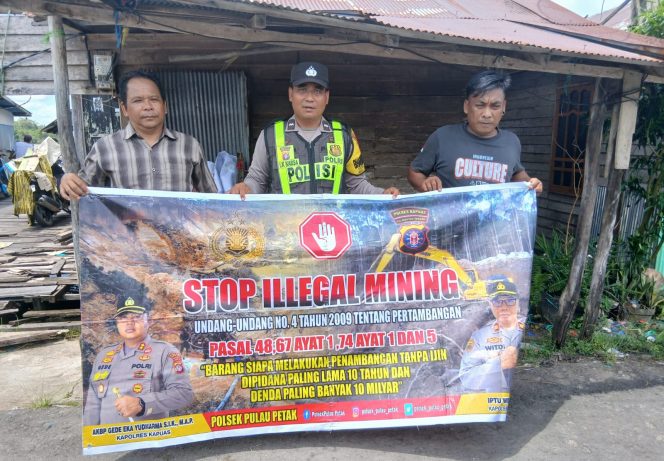 
					PERSONEL POLSEK PULAU PETAK LAKSANAKAN SOSIALISASI ILEGAL MINING KE MASYARAKAT GUNA PENCEGAHAN TAMBANG LIAR DI WILAYAH KECAMATAN PULAU PETAK