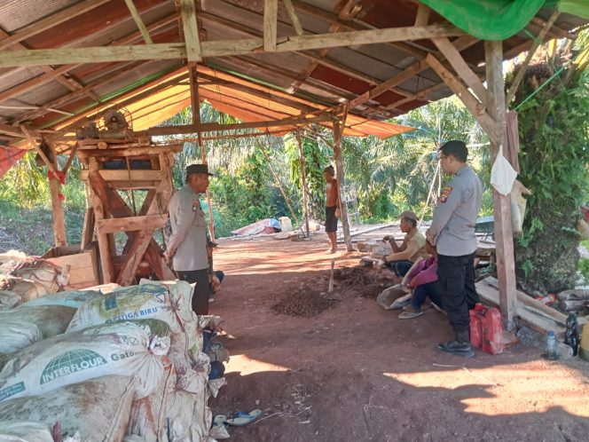 
					Bhabinkamtibmas Arut Utara Imbau Warga Sei Seribu Stop Illegal Mining