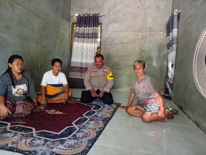
					Bhabinkamtibmas Kumpai Batu Atas Fasilitasi Mediasi Warga, Tekankan Penyelesaian Secara Kekeluargaan