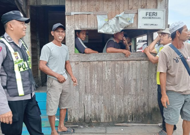 
					Gencarkan Patroli Ke Permukiman Penduduk, Personil Polsek Kapuas Barat Sampaikan Pesan Kamtibmas