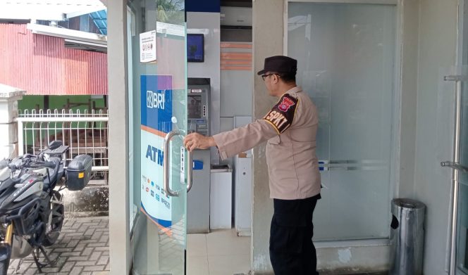 
					Cegah Aksi Kriminal di Objek Vital, Personel Polsek Kapuas Barat Sasar Bank BRI Mandomai