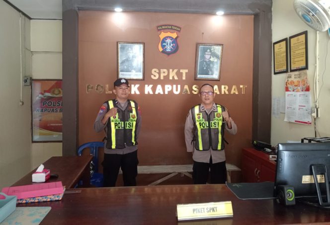 
					Walaupun Di Hari Libur, Personel Polsek Kapuas Barat Tetap Lakukan Pelayanan Kepada Masyarakat