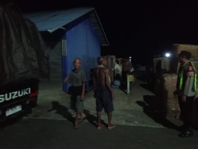 
					Giat Patroli Malam, Personel Polsek Kapuas Barat Lakukan Patroli ke Tempat Rawan Kriminal
