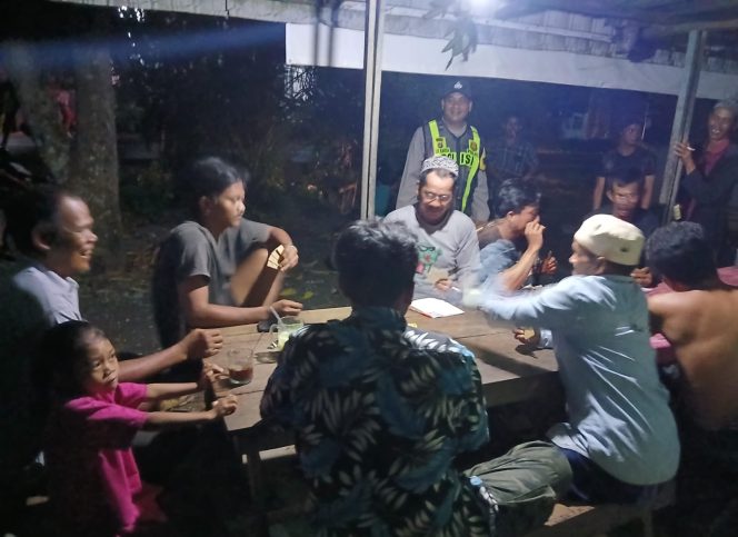 
					ANGGOTA POLSEK PULAU PETAK LAKSANAKAN PATROLI MALAM, GUNA MEWUJUDKAN KAMTIBMAS KONDUSIF DI WILAYAH KECAMATAN PULAU PETAK