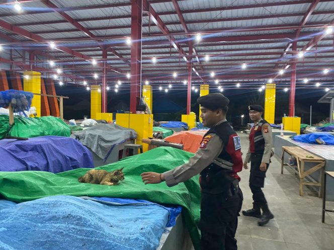 
					Pantau Dinamika Wilayah Niaga Usai Operasional, Sat Samapta Polres Sukamara Sisir Kompleks Pasar Saik