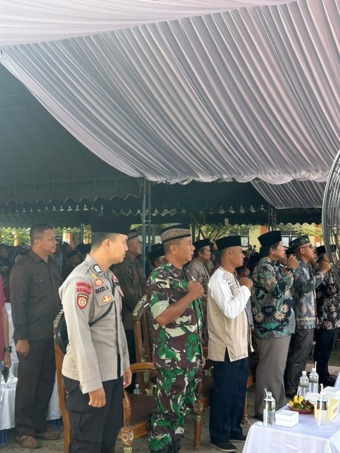 
					Bhabinkamtibmas Kelurahan Baru Hadiri Wisuda Ponpes Darul Ulum, Perkuat Sinergi dengan Santri