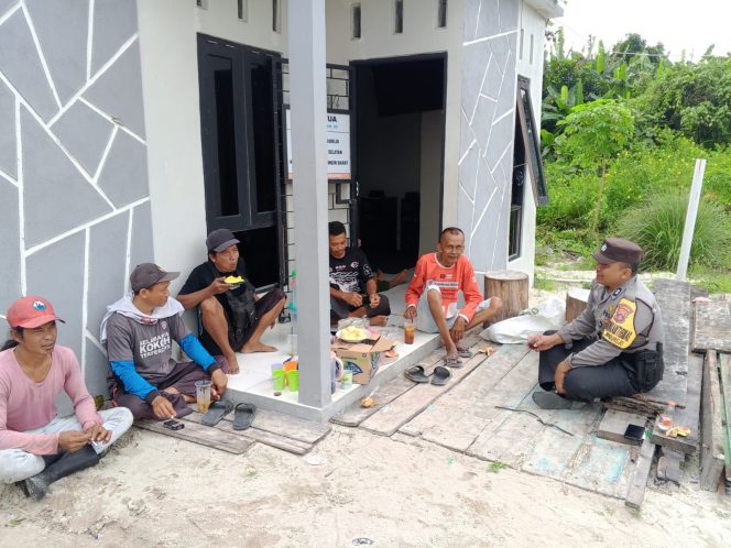
					Bhabinkamtibmas Madurejo Sambang DDS ke Warga Legend Vallo Sport City Pererat Silaturahmi