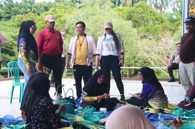 
					Lestarikan Budaya Dayak, Kapolres Kotim Buka Perlombaan Begasing, Menyumpit, dan Menganyam di Taman Kota Sampit