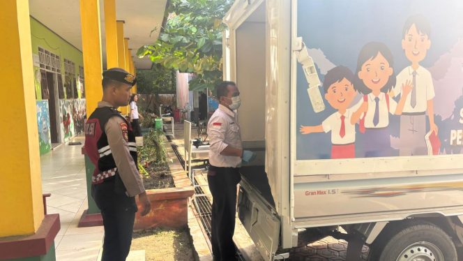 
					SAT SAMAPTA POLRES SUKAMARA KAWAL DISTRIBUSI MAKANAN BERGIZI GRATIS KE SEKOLAH DAN POSYANDU