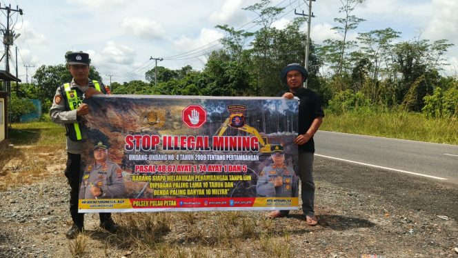 
					PERSONEL POLSEK PULAU PETAK LAKSANAKAN SOSIALISASI ILEGAL MINING KE MASYARAKAT GUNA PENCEGAHAN TAMBANG LIAR DI WILAYAH KECAMATAN PULAU PETAK