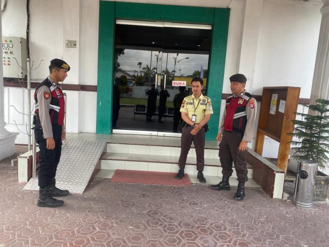 
					Jamin Keandalan Sistem Keamanan Aset Daerah, Sat Samapta Polres Sukamara Patroli di Bank Kalteng