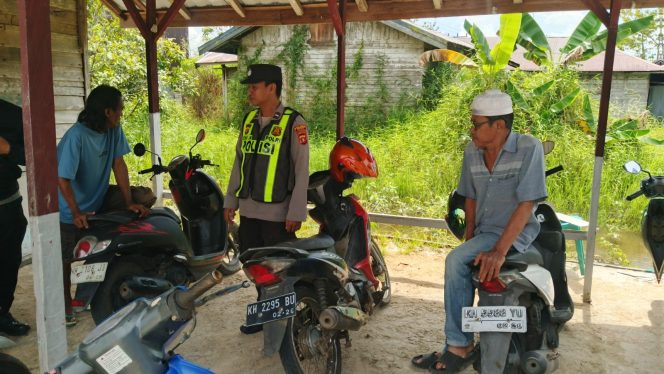
					PERSONIL POLSEK PULAU PETAK LAKSANAKAN PATROLI DIALOGIS KE DESA-DESA WILAYAH KECAMATAN PULAU PETAK