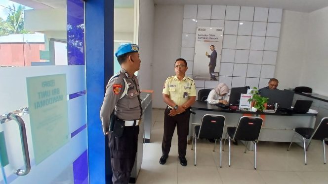 
					Antisipasi Kriminalitas, Polsek Kapuas Barat Patroli R2 Sasar Bank BRI KCP Mandomai dan ATM