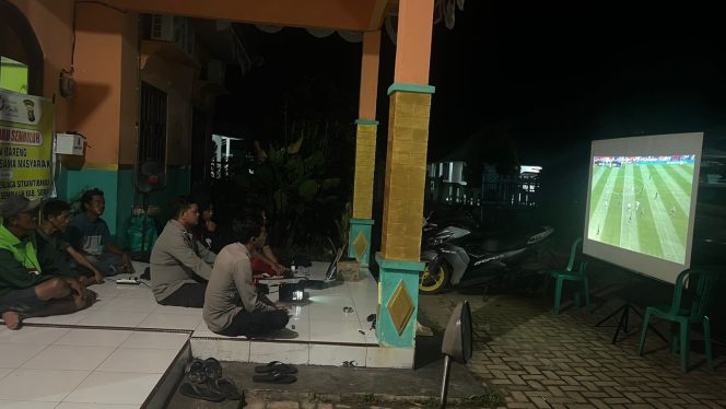 
					NOBAR PIALA DUNIA DI KANTOR DESA SEMBULUH I, POLSEK DANAU SEMBULUH: SOLIDITAS DI ATAS PERBEDAAN DUKUNGAN