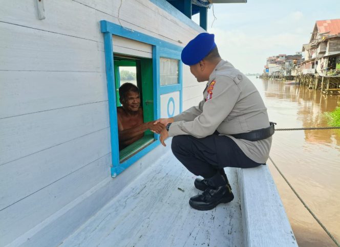 
					SATPOLAIRUD POLRES SERUYAN GELAR KRYD DAN PATROLI DIALOGIS DI DERMAGA BONGKAR MUAT DAS SERUYAN
