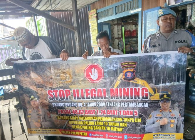 
					PERSONEL POLSEK PULAU PETAK LAKSANAKAN SOSIALISASI ILEGAL MINING KE MASYARAKAT GUNA PENCEGAHAN TAMBANG LIAR DI WILAYAH KECAMATAN PULAU PETAK