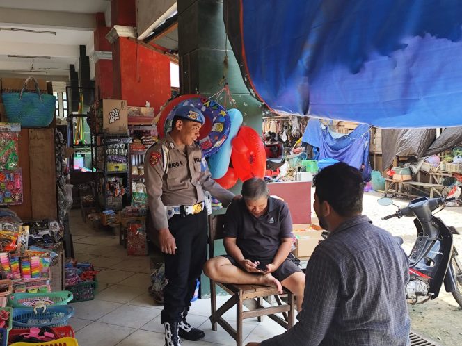 
					KAPOLSEK SERUYAN HILIR PIMPIN PATROLI DI PASAR SAIK, JAGA KEAMANAN DAN KETERTIBAN