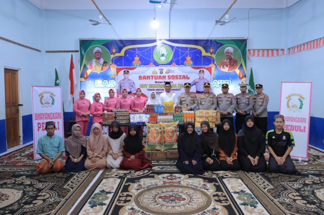 
					TAK HANYA BERSERAGAM, KAPOLRES SERUYAN DAN BHAYANGKARI HADIR BERBAGI KASIH DI PANTI ASUHAN DAN PONDOK PESANTREN