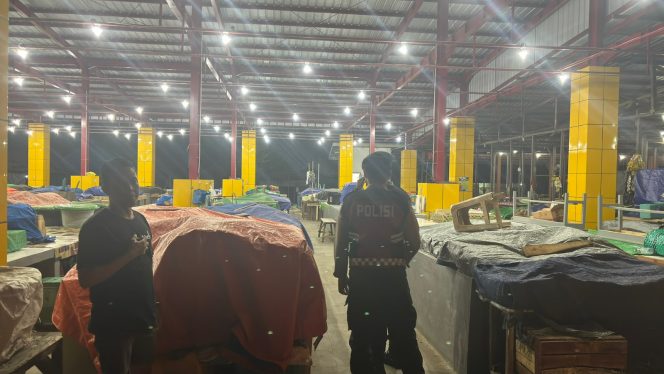 
					Pencegahan Spesialis Pembobolan Toko, Sat Samapta Polres Sukamara Sisir Kompleks Pasar Saik