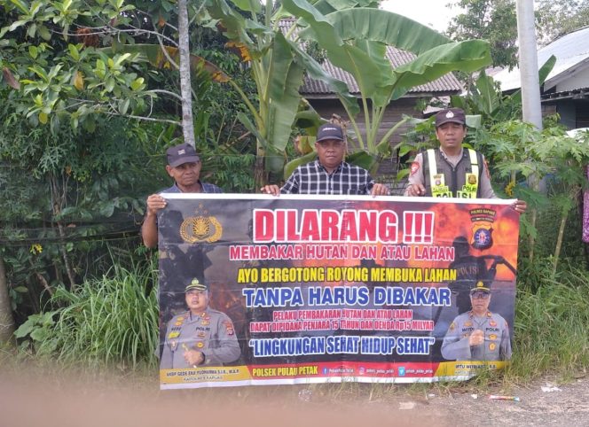 
					DALAM UPAYA PENCEGAHAN KEBARAN HUTAN DAN LAHAN, PERSONEL POLSEK PULAU PETAK SOSIALISASIKAN SANKSI PIDANA PELAKU KARHUTLA KE MASYARAKAT KECAMATAN PULAU PETAK