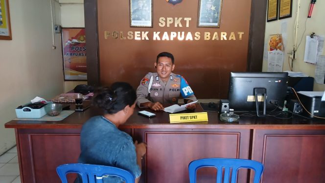 
					Wujud Pelayanan Prima, Polsek Kapuas Barat Berikan Kemudahan Pengurusan SKTLK bagi Warga